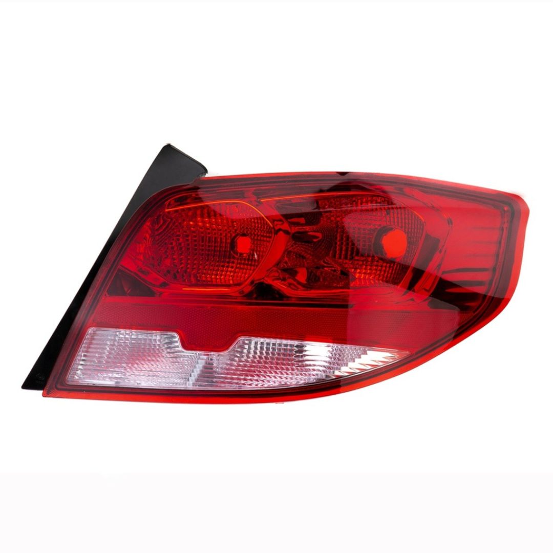 Farol Derecho Chevrolet Sail 2016 - 2021